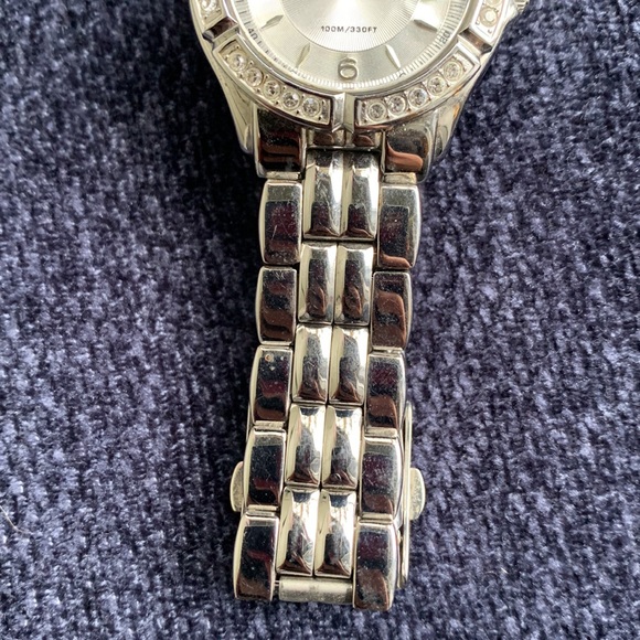 GUESS Waterpro Crystal Embellished Silvertone Sports Divers Watch G75511M. - Picture 3 of 4